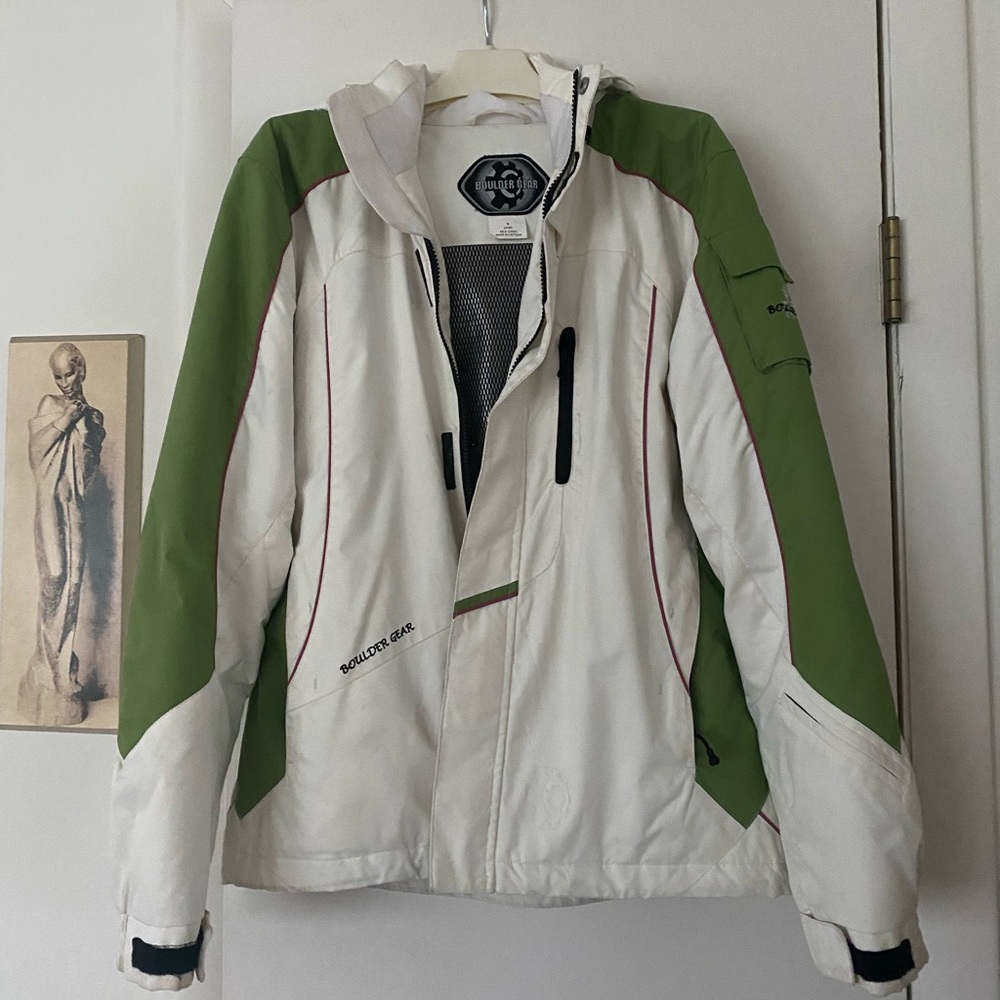 Gently worn white & green ski/ snowboard/winter jacket. Size 8 fits small
